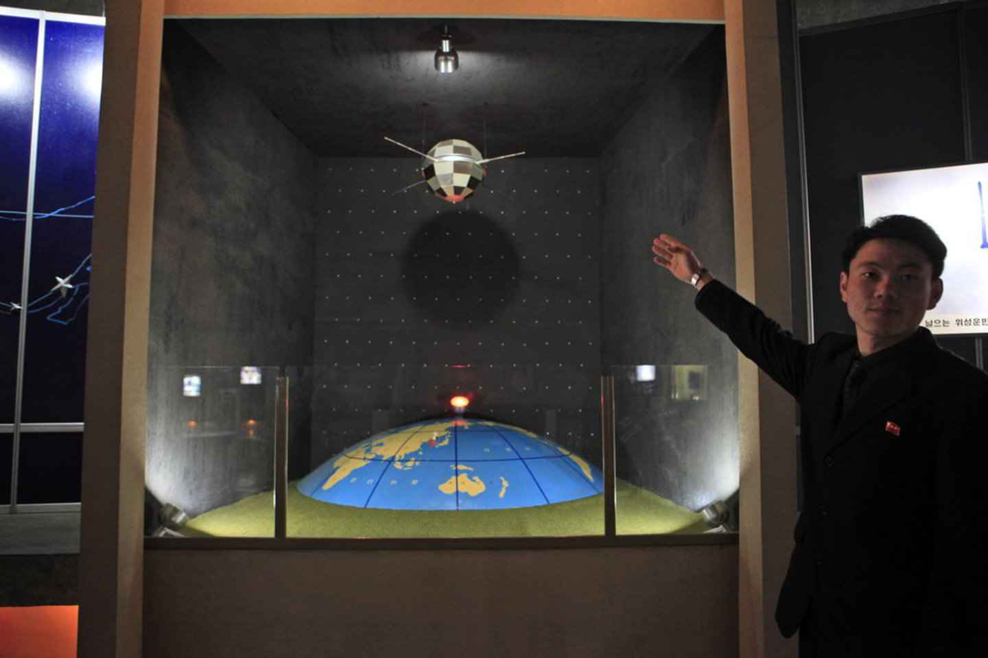 Pchenjanas tvirtina, kad raketa į orbitą iškels palydovą, tačiau kritikai baiminasi, kad tai ilgojo nuotolio raketos technologijos bandymas.