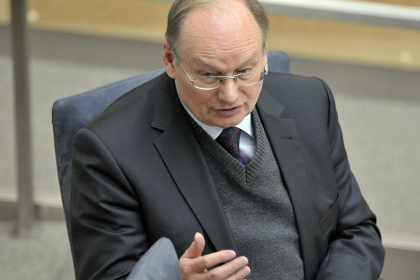 Seimo vicepirmininkas socialdemokratas Česlovas Juršėnas parlamento rinkimus siūlo surengti birželio 17 d.