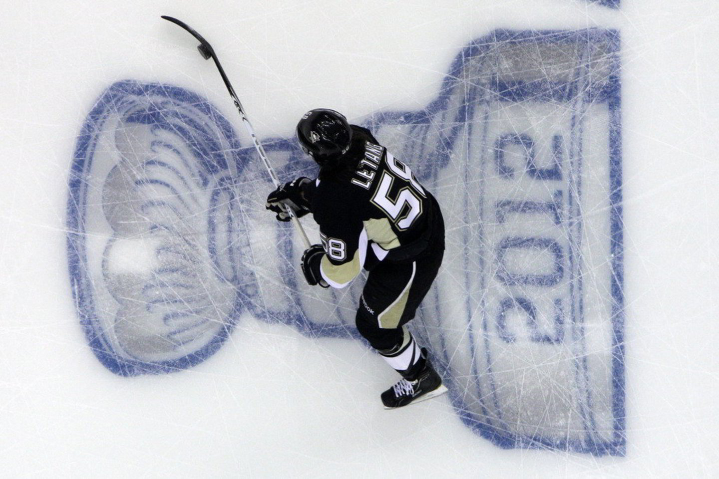 „Flyers“ sėkmingai pradėjo NHL ketvirtfinalį, pirmame mače išvykoje po pratęsimo 4:3 įveikusi Pitsbergo „Penguins“.