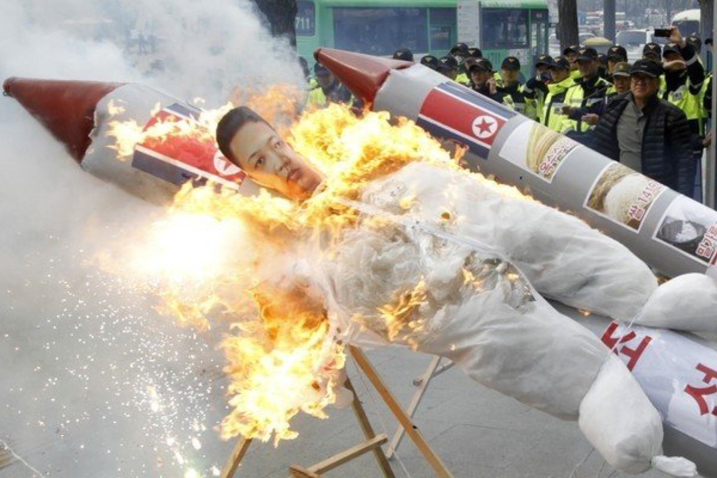 Raketos paleidimas sukėlė pasipiktinimo audrą.