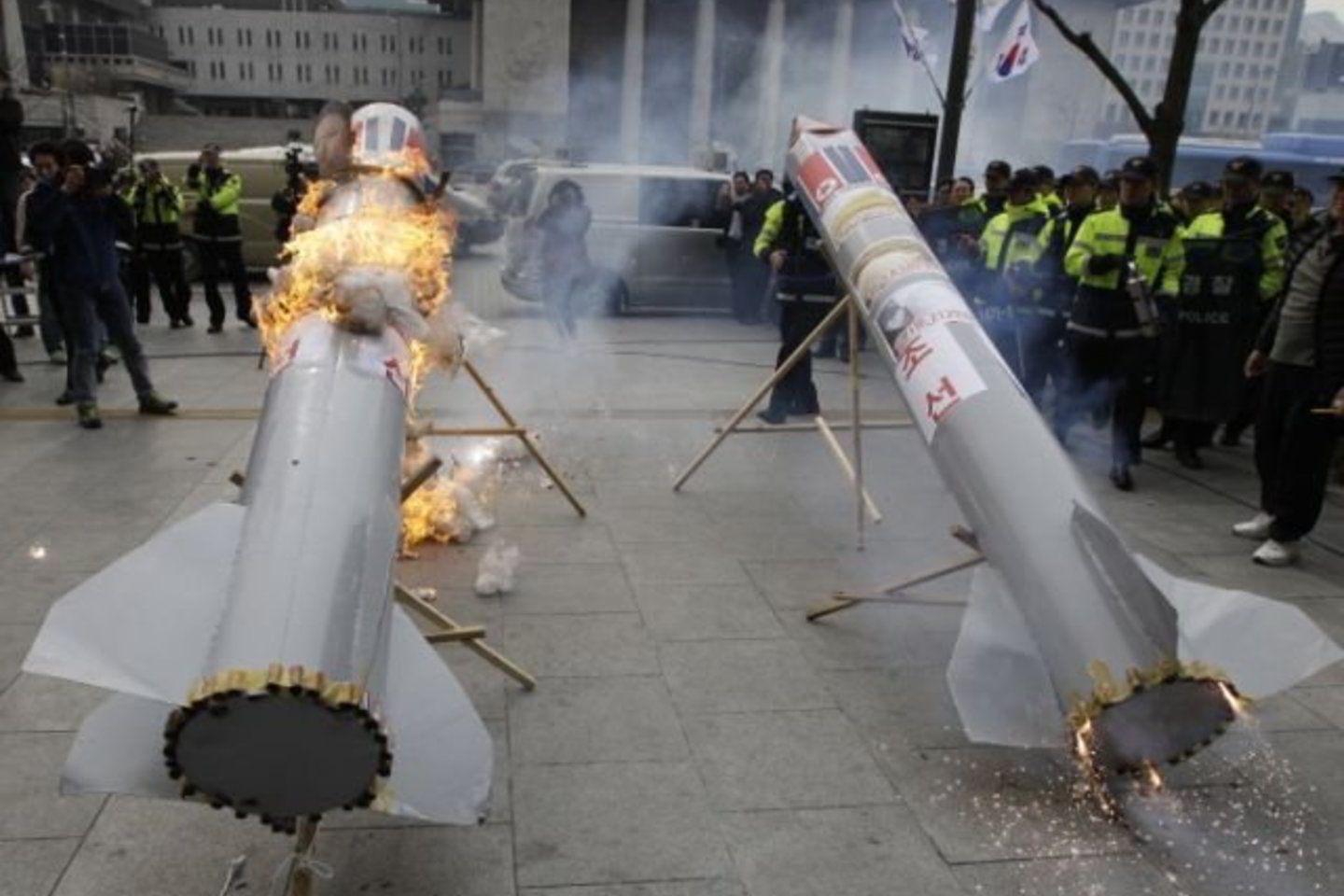 Seule protestuoja Pietų Korėjos gyventojai.