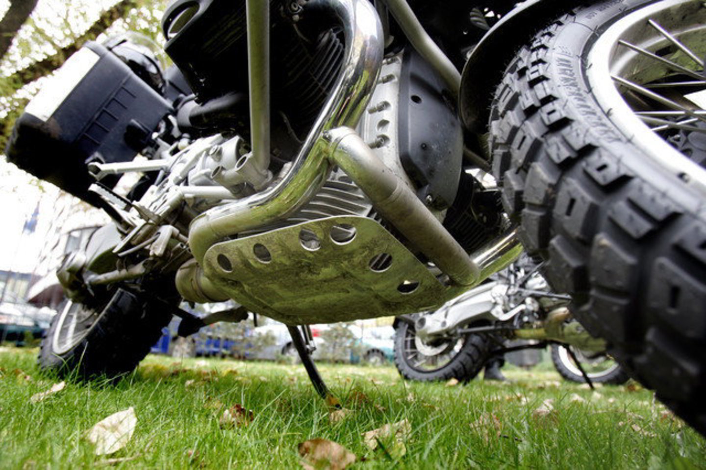 Į gatves išvažiuojantys motociklininkai renkasi plačias ir kokybiškos dangos gatves.