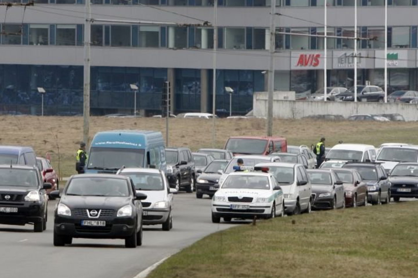Norint patekti į parodą "Resta", reikia kantrybės.