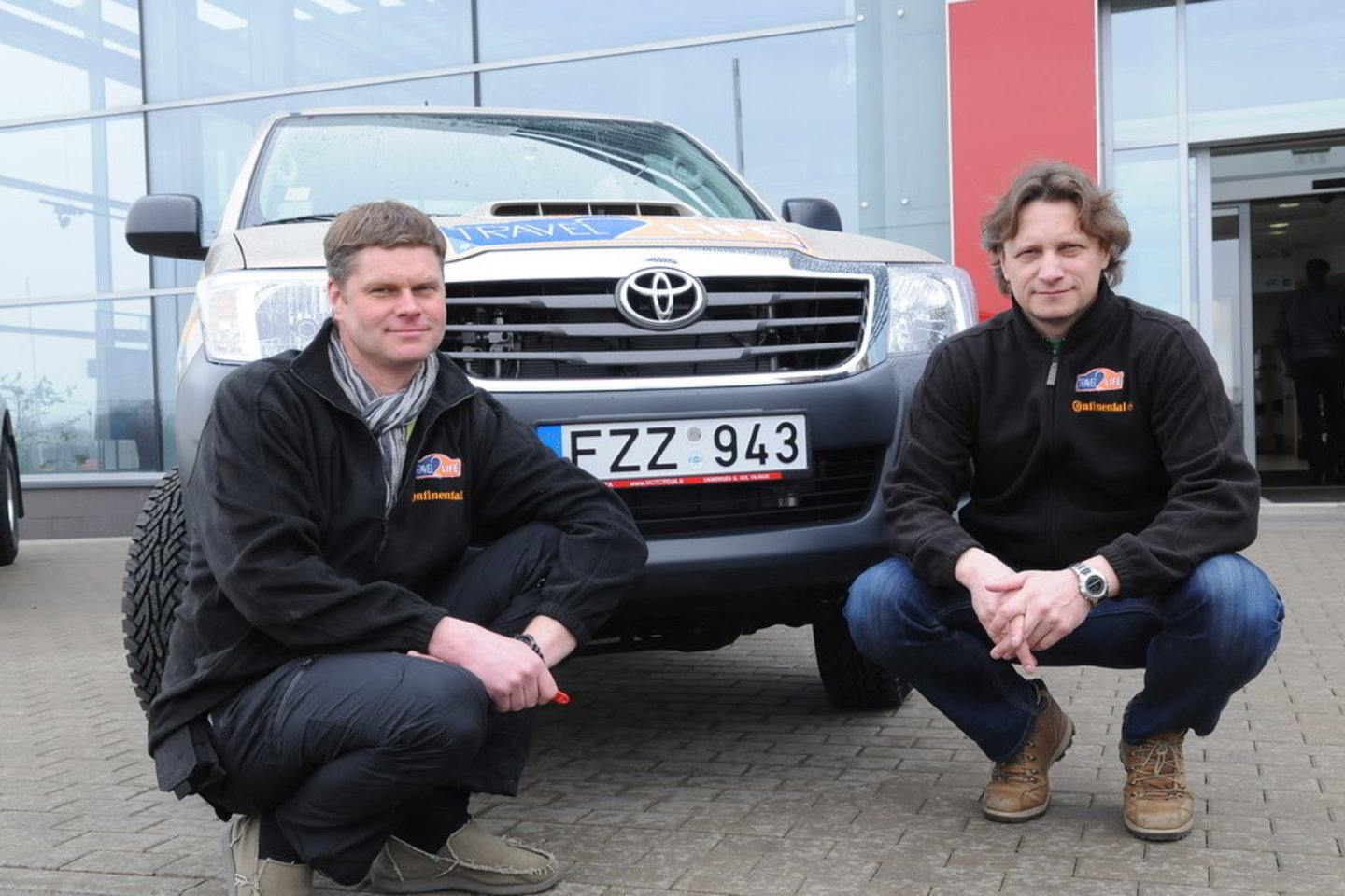 Keliautojai V. Milius (dešinėje) ir A. Sutkus bandys automobiliu nuvažiuoti į tolimąją Vorkutą.