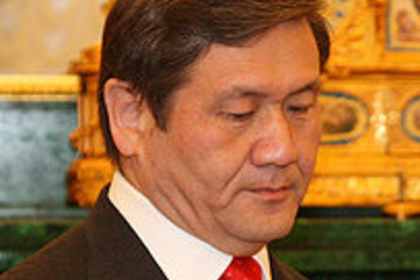 Kaip sakė žurnalistams Mongolijos kovos su korupcija tarnybos atstovai, N. Enkhbayaras įtariamas korupcija.