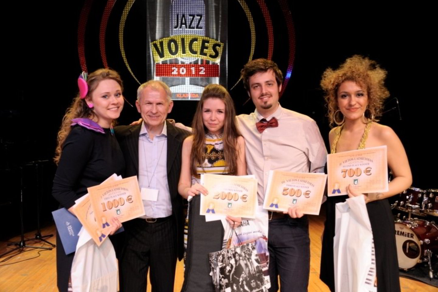 "Jazz Voices" laureatai su renginio organizatoriumi ir vertinimo komisijos pirmininku Steponu Januška: Laura Budreckytė (kairėje), Gina Kazlauskaitė, Danielis Cacija (Kroatija) ir Ceyda Koybasioglu (Turkija).