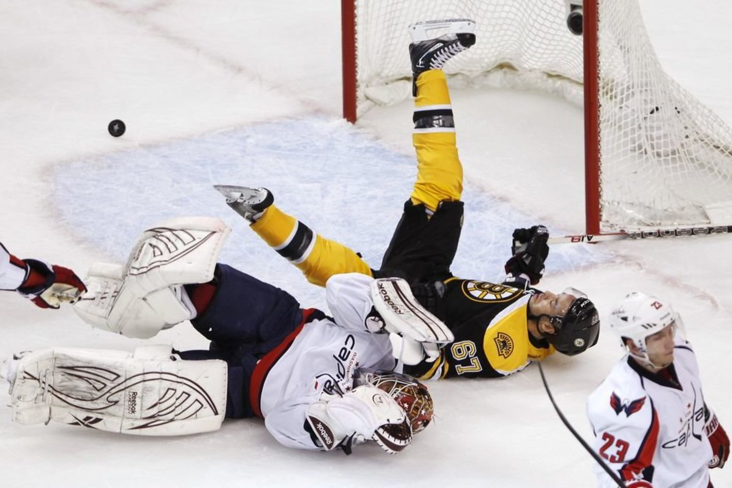 "Boston Bruins" ir "Washington Capitals" mačo momentas