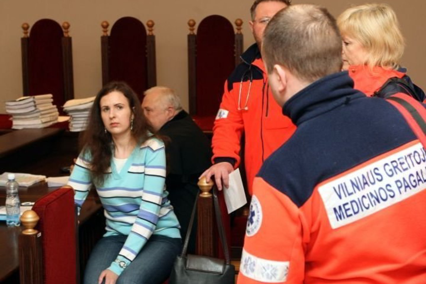 Kaltinamąją apžiūrėję medikai objektyvių sveikatos sutrikimų nenustatė. Nuspręsta bylos nagrinėjimą tęsti, E.Kusaitei leista parodymus duoti sėdint.