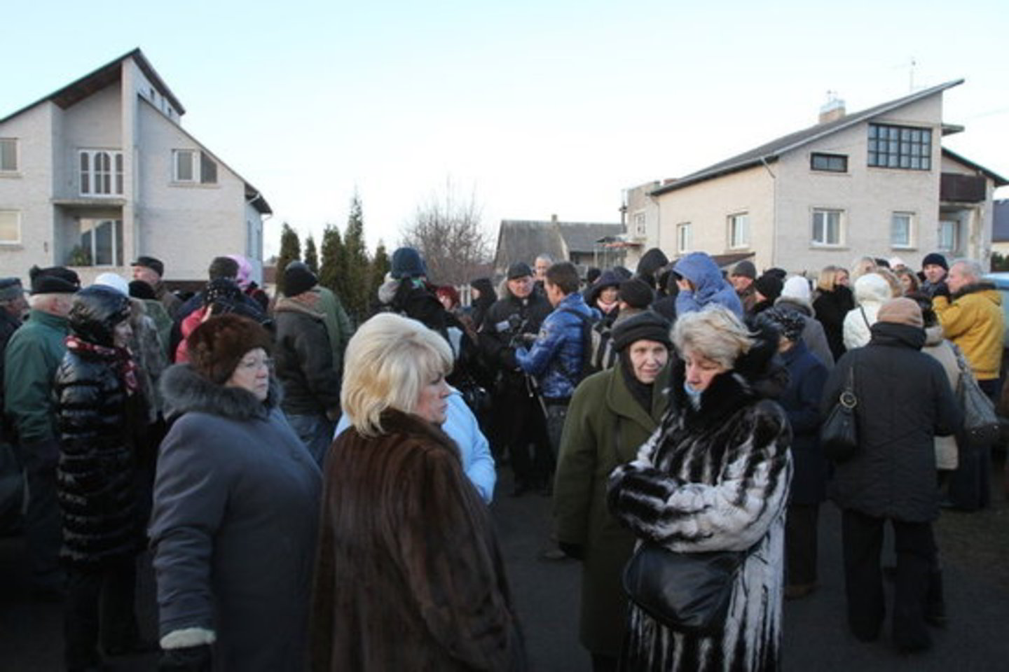Nors ir paskelbę apie gražią akciją, D. Kedžio artimieji ir toliau gąsdina savo rėmėjus nebūtais mergaitės paėmimo scenarijais.