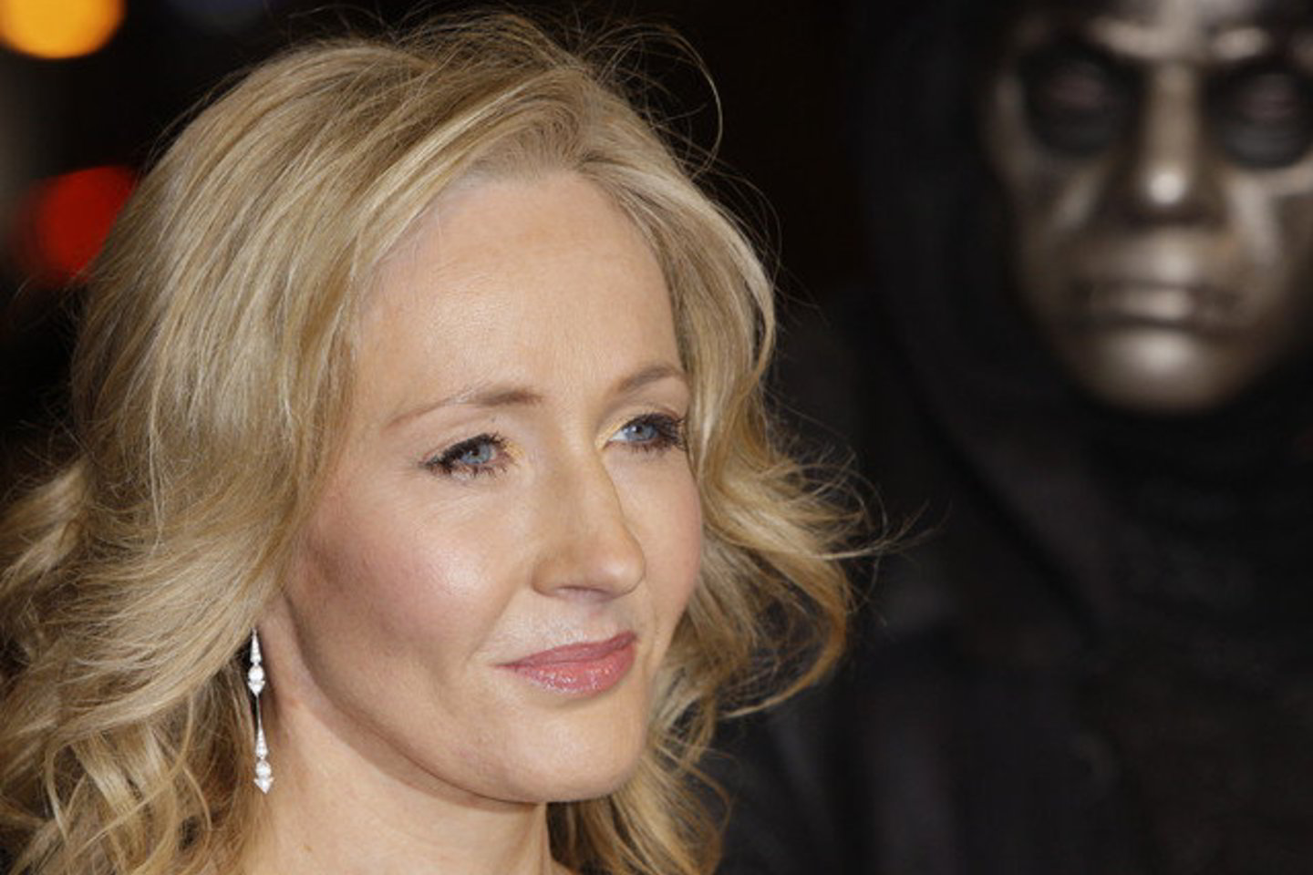 Apie Hario Poterio enciklopediją J. K. Rowling prasitarė „dažnai užduodamų klausimų ir gandų“ skiltyje.