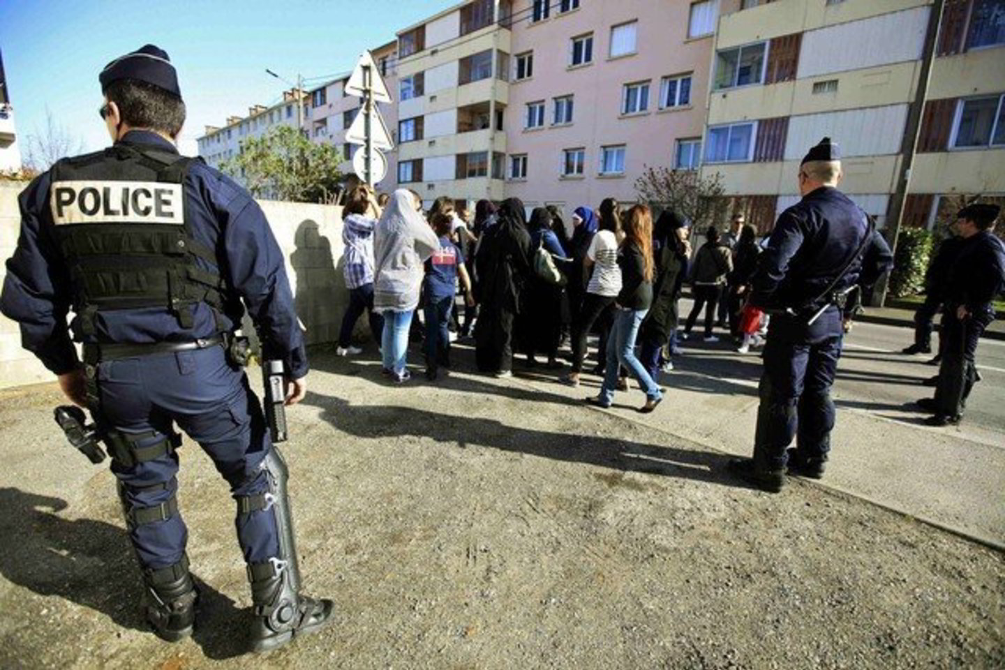Policija nerado jokio ryšio tarp šių žmogžudysčių ir praėjusį mėnesį surengtų islamisto Mohamedo Meraho išpuolių, per kuriuos jis nužudė septynis žmones.