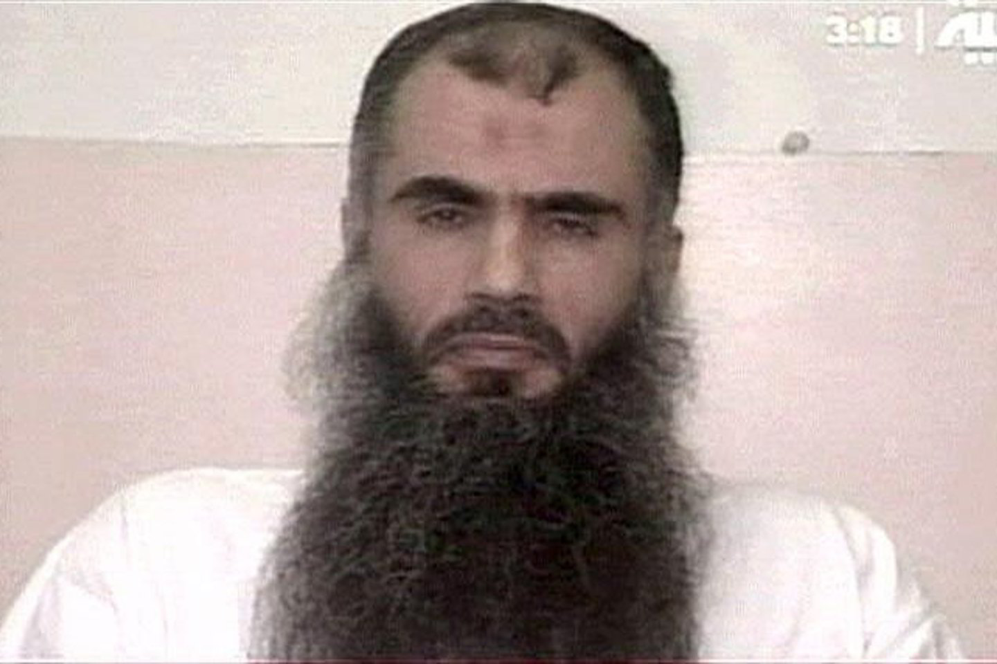 Radikalusis imamas A. Qatada vėl buvo sulaikytas. Pranešama, kad Didžiosios Britanijos valdžia sieks jį deportuoti į Jordaniją.