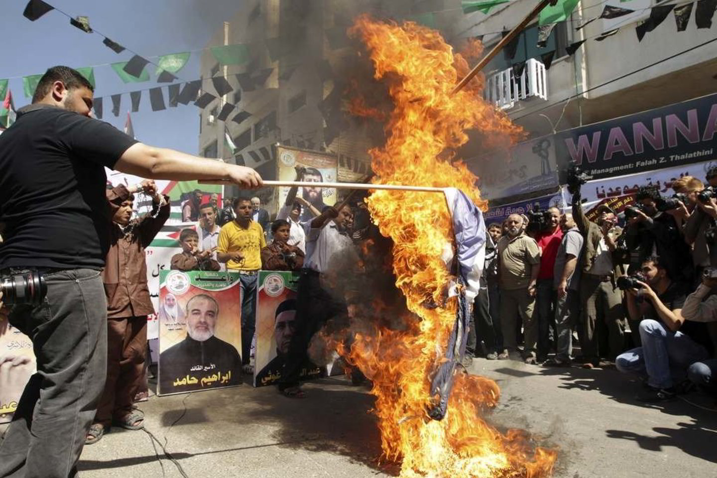 Santykiai tarp Palestinos ir Izraelio - įtempti.