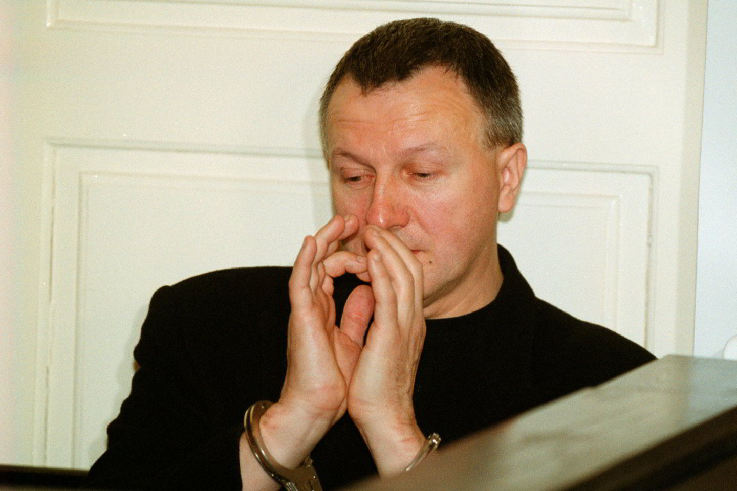 Portalo lrytas.lt duomenimis, labiausiai pamatyti žydrą dangų ne pro kalėjimo grotas tikisi už kunigo ir poeto Ričardo Mikutavičiaus nužudymo organizavimą nuteistas Vladas Beleckas.