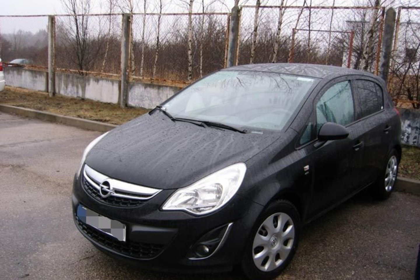 „Opel Corsa“ saugoma Kalvarijos užkardoje.