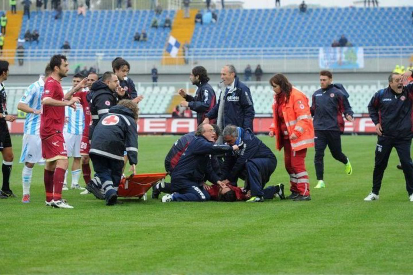 Piermario Morosini rungtynių metu patyrė širdies smūgį.