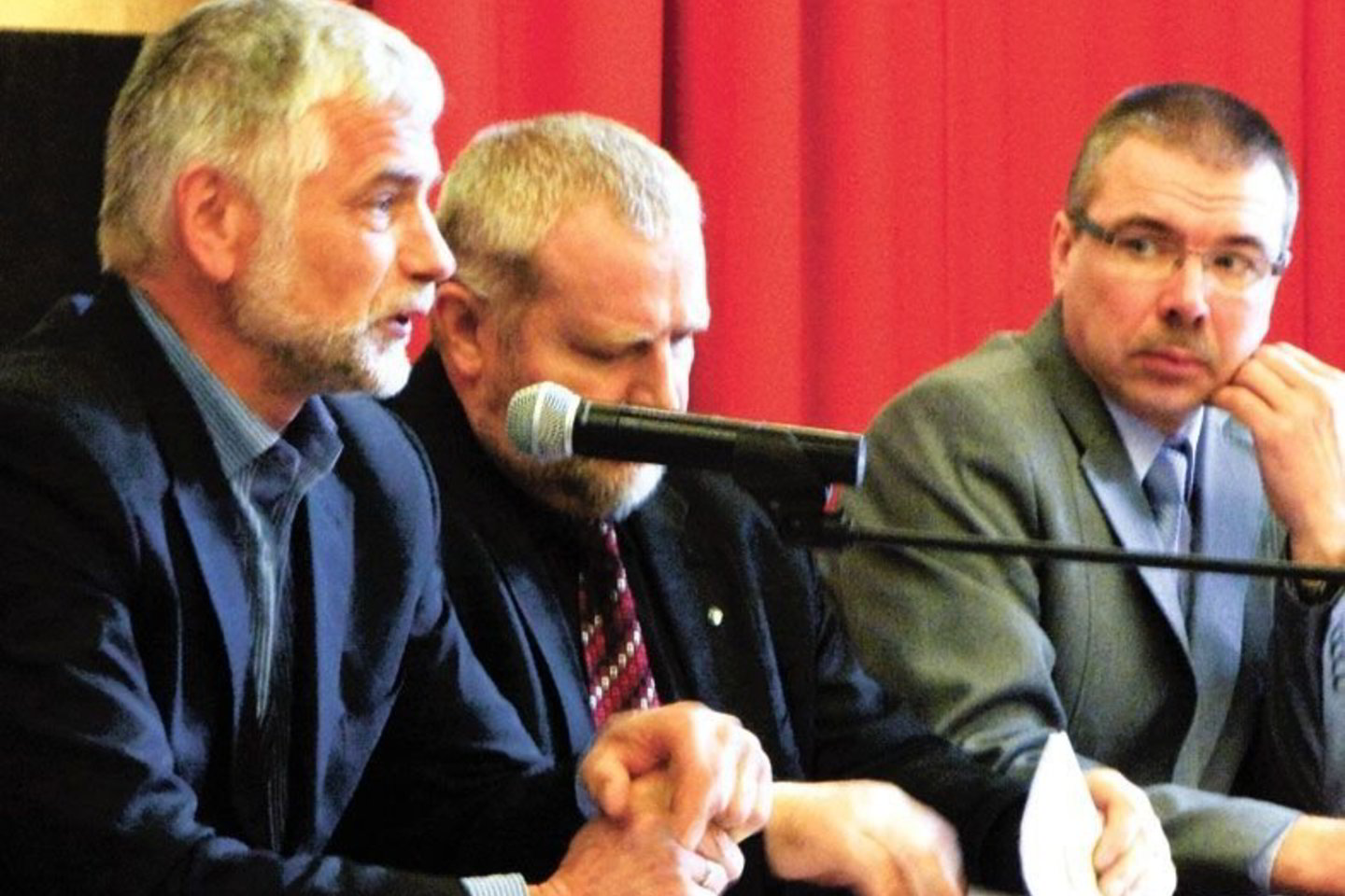 ŽŪR vicepirmininkas B. Markauskas, Rūmų vadovas A. Stančikas ir administracijos direktorius V. Pocius papasakojo ŽŪR tarybos nariams, kaip pasunkėjo žemdirbių savivaldos veikla Žemės ūkio ministerijai delsiant finansuoti svarbius tarptautinius projektus.
