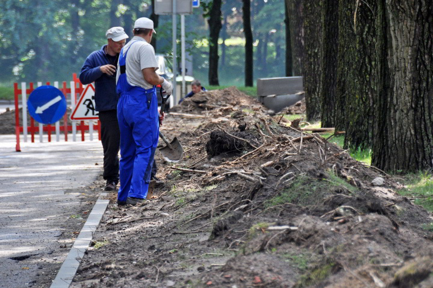 2011 metais už pašalpas Barzdų seniūnijoje atidirbo 42 žmonės, Slavikų – 37, Sintautų – 32, Sudargo ir Lekėčių – po 28, Šakių – 27, Kriūkų – 26, Žvirgždaičių – 24, Plokščių – 17, Griškabūdžio – 11.