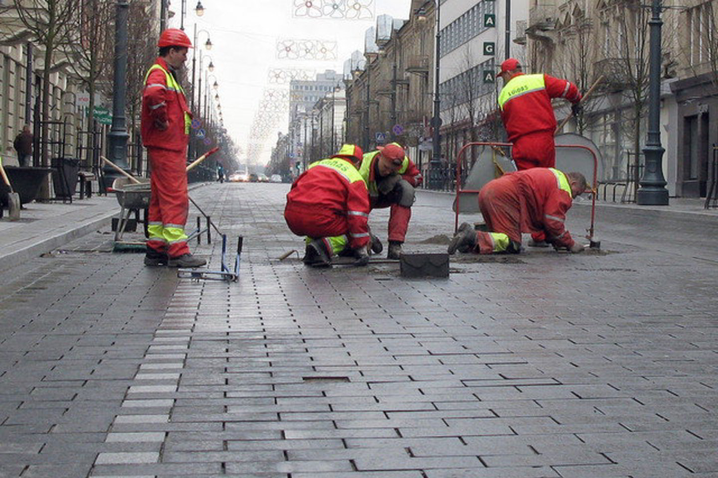 Dėl dingusių plytelių ketinama kreiptis į prokuratūrą.