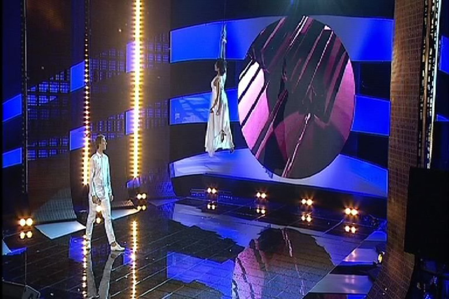 „Cirko artistai visą numerį atlieka nieko neprisitvirtinę, o čia – tik mažas nepavojingas pakėlimas“, - ryžtingai kalbėjo Irena.
