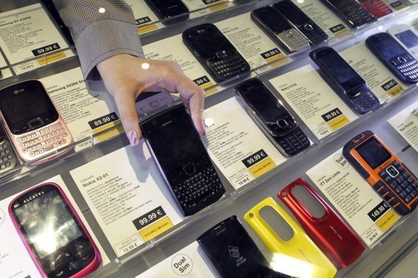 „Nokia“ išmaniesiems telefonams nesisekė atlaikyti „Samsung“ ir „Apple“ konkurencijos.