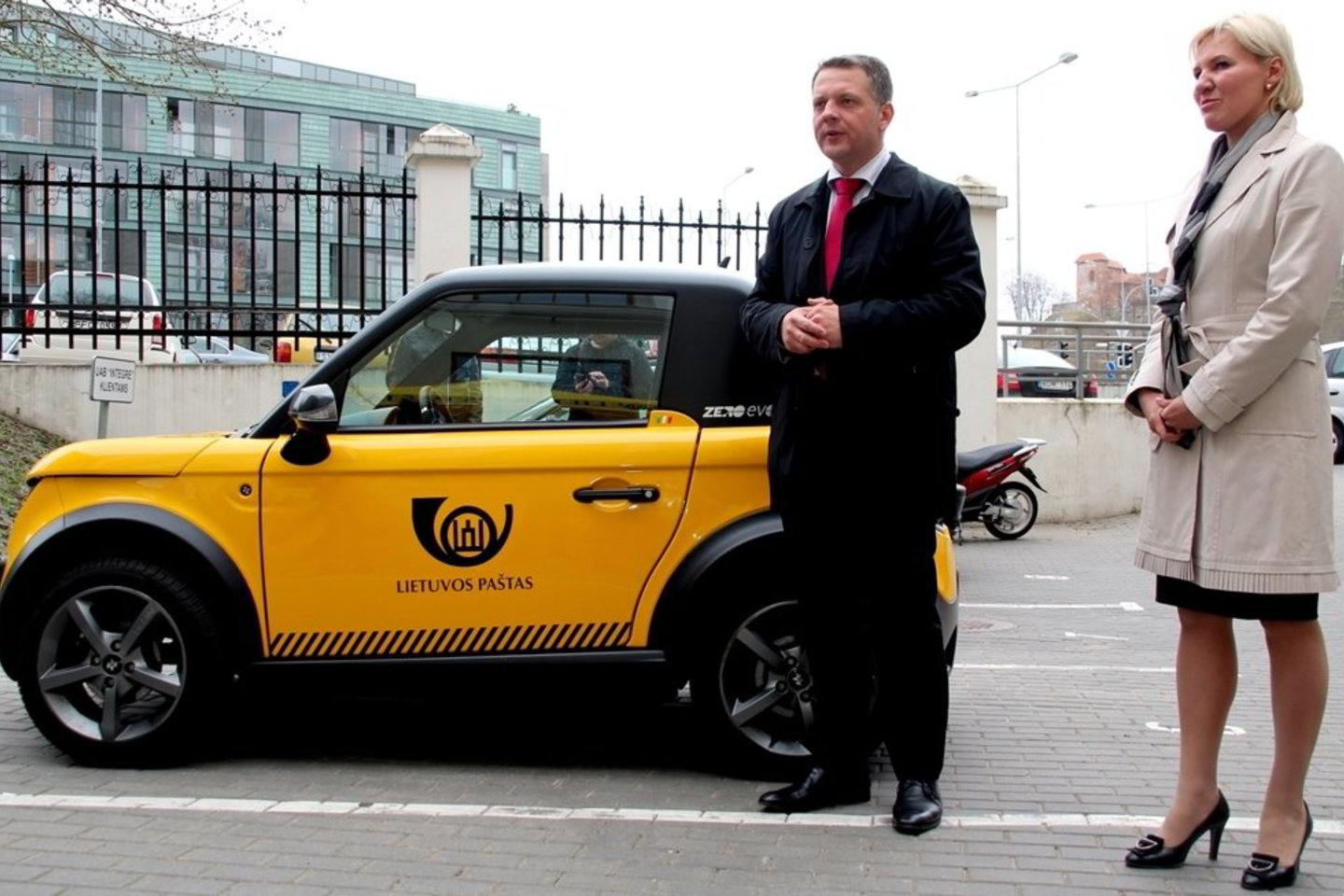 Elektra varomu automobiliu „Tazzari Zero“ 100 kilometrų atstumą įveikti kainuoja apie 7 litus, tai – penkis kartus mažiau nei, pavyzdžiui, benzinu varomu automobiliu.