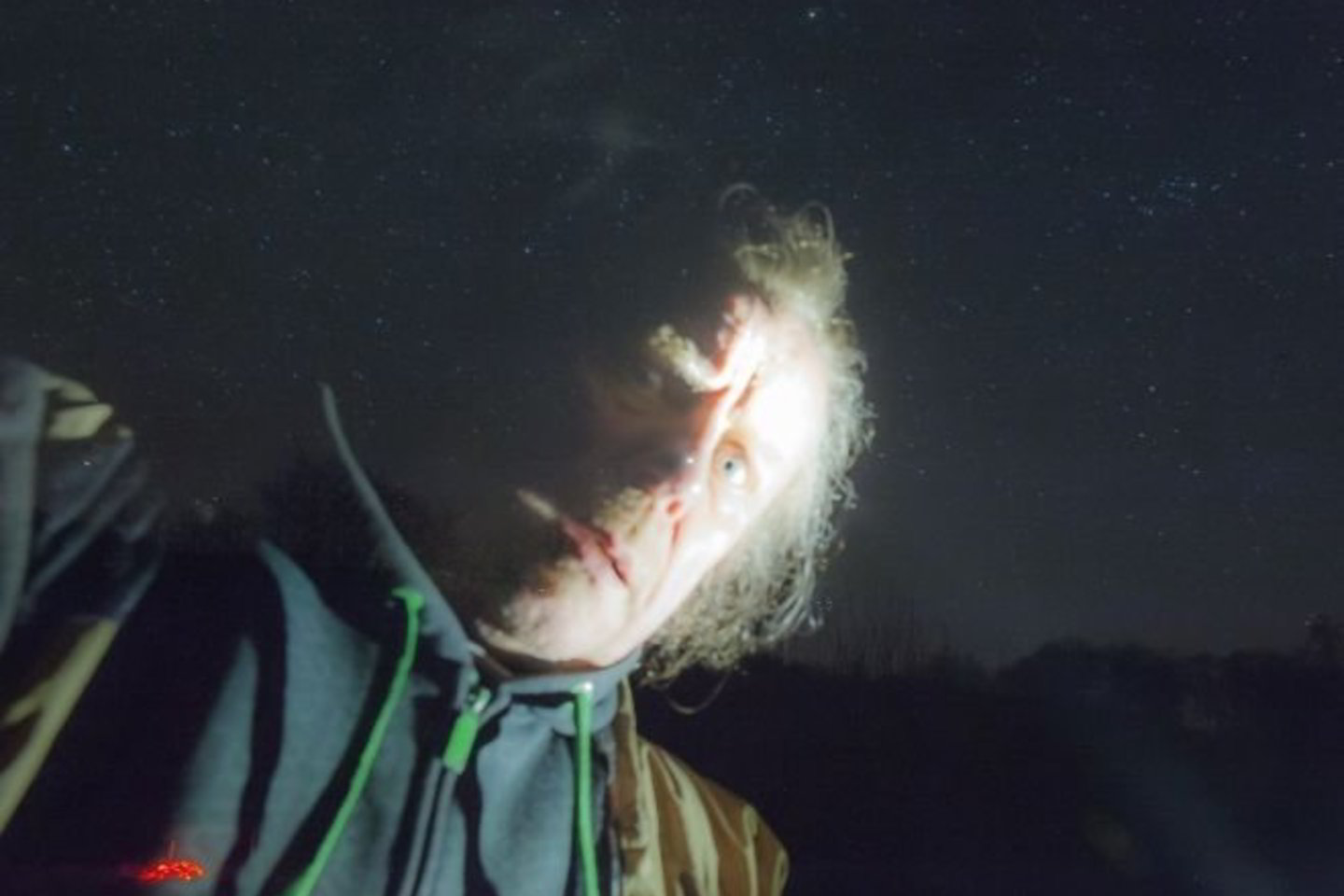 Tamsioji medžiaga nematoma plika akimi ir neaptinkama naudojant šiuolaikinius astronomijos metodus.
