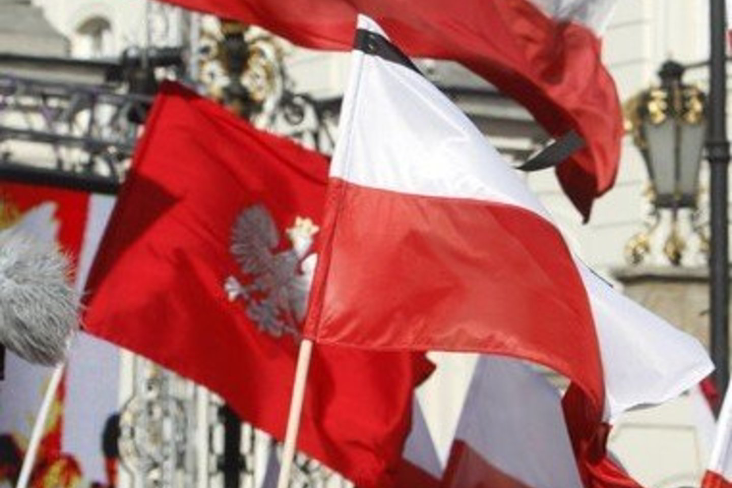 2007 metais Lenkija įstatymu įvedė Lenko kortą kaip asmens dokumentą, patvirtinantį lenkų kilmę ir suteikiantį lengvatų lenkams, gyvenantiems ne Lenkijoje.