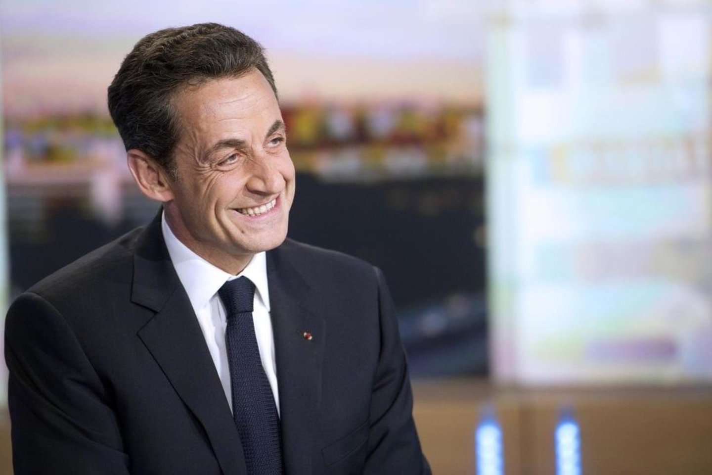 Baigiantis Prancūzijos prezidento rinkimų kampanijai, N. Sarkozy išpažįsta savo kaltę.