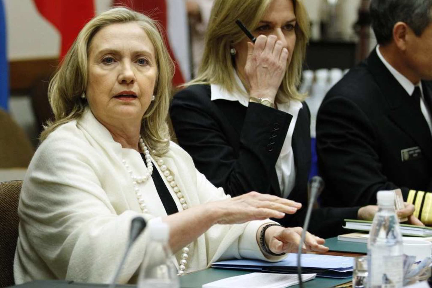 JAV valstybės sekretorė H. Clinton pasisakė už Saugumo Tarybos rezoliuciją.