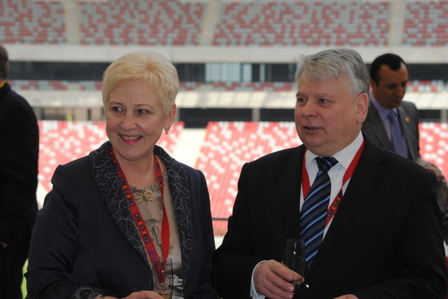 I. Degutienė neformalioje aplinkoje - naujajame Varšuvos futbolo stadione - bendravo su Lenkijos Senato Pirmininku B. Borusewicziumi.