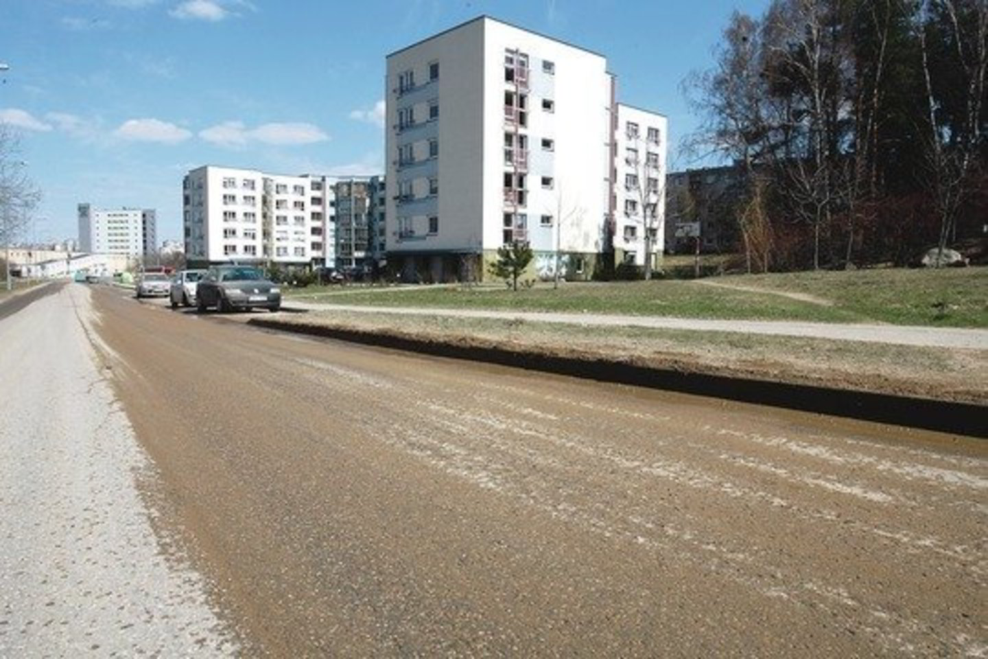 Žmonėms pikta, kad statybininkų sunkvežimiai teršia Sietyno gatvę.
