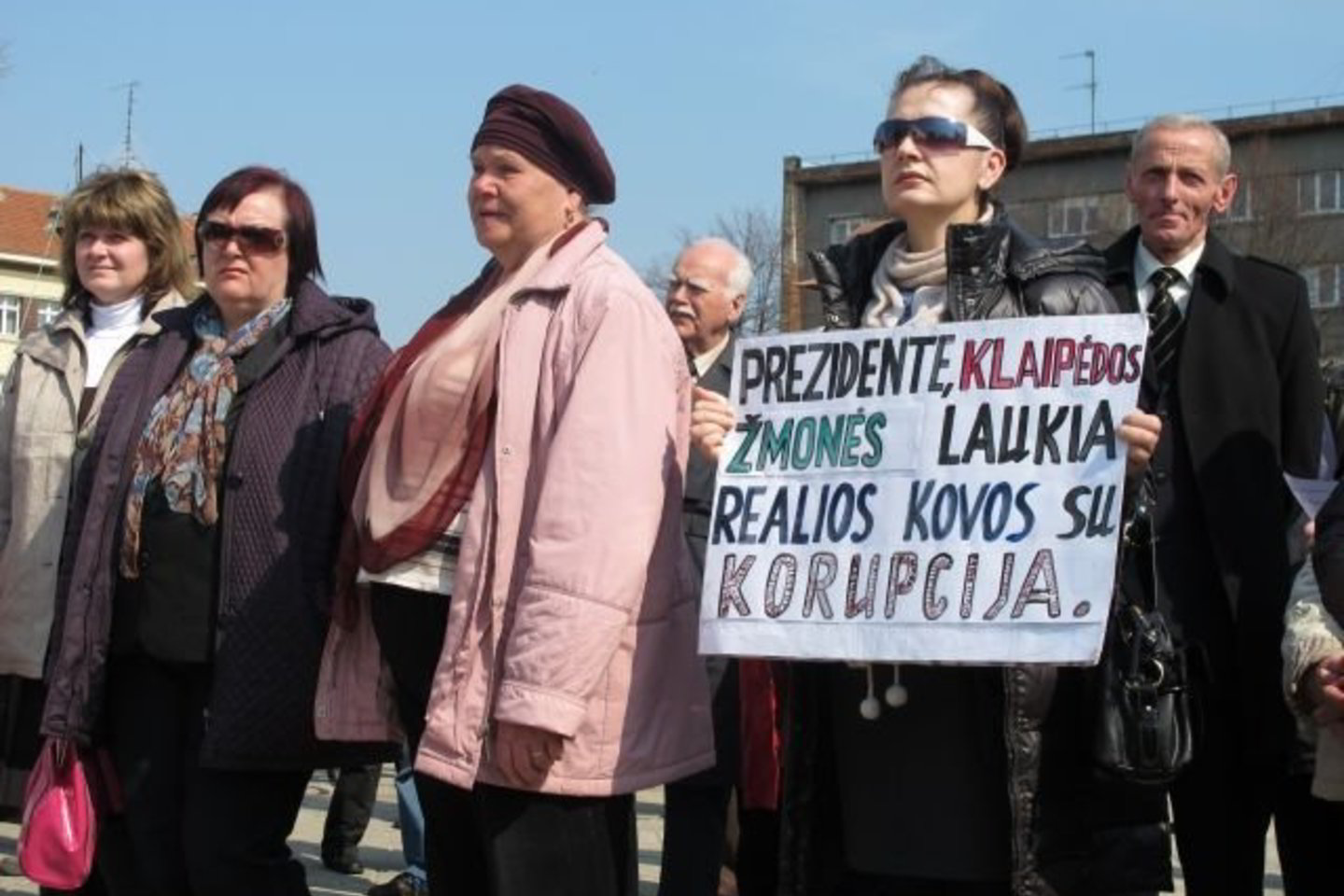 Mitingo dalyviai vylėsi atkreipti aukščiausios valdžios dėmesį ir ragino gelbėti valstybę.