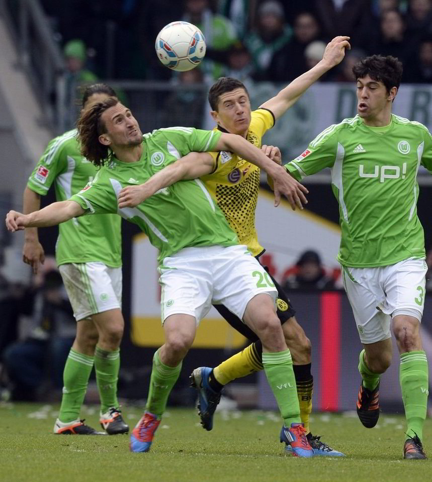 'Wolfsburg" (žalia apranga) sužaidė lygiosiomis