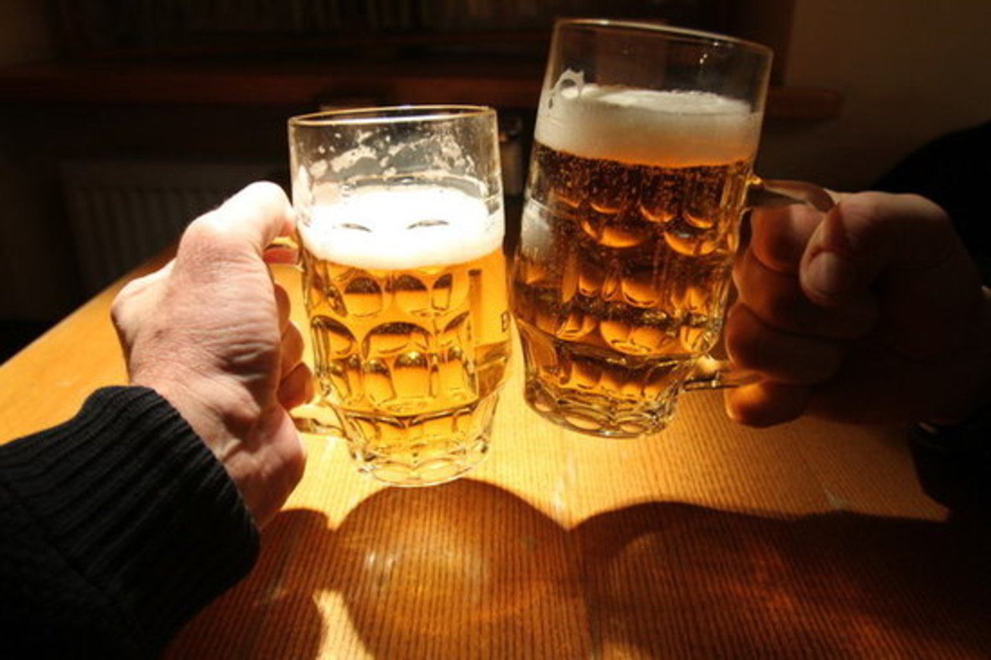 Alkoholio padauginusi moteris užpuolė policijos pareigūnus.