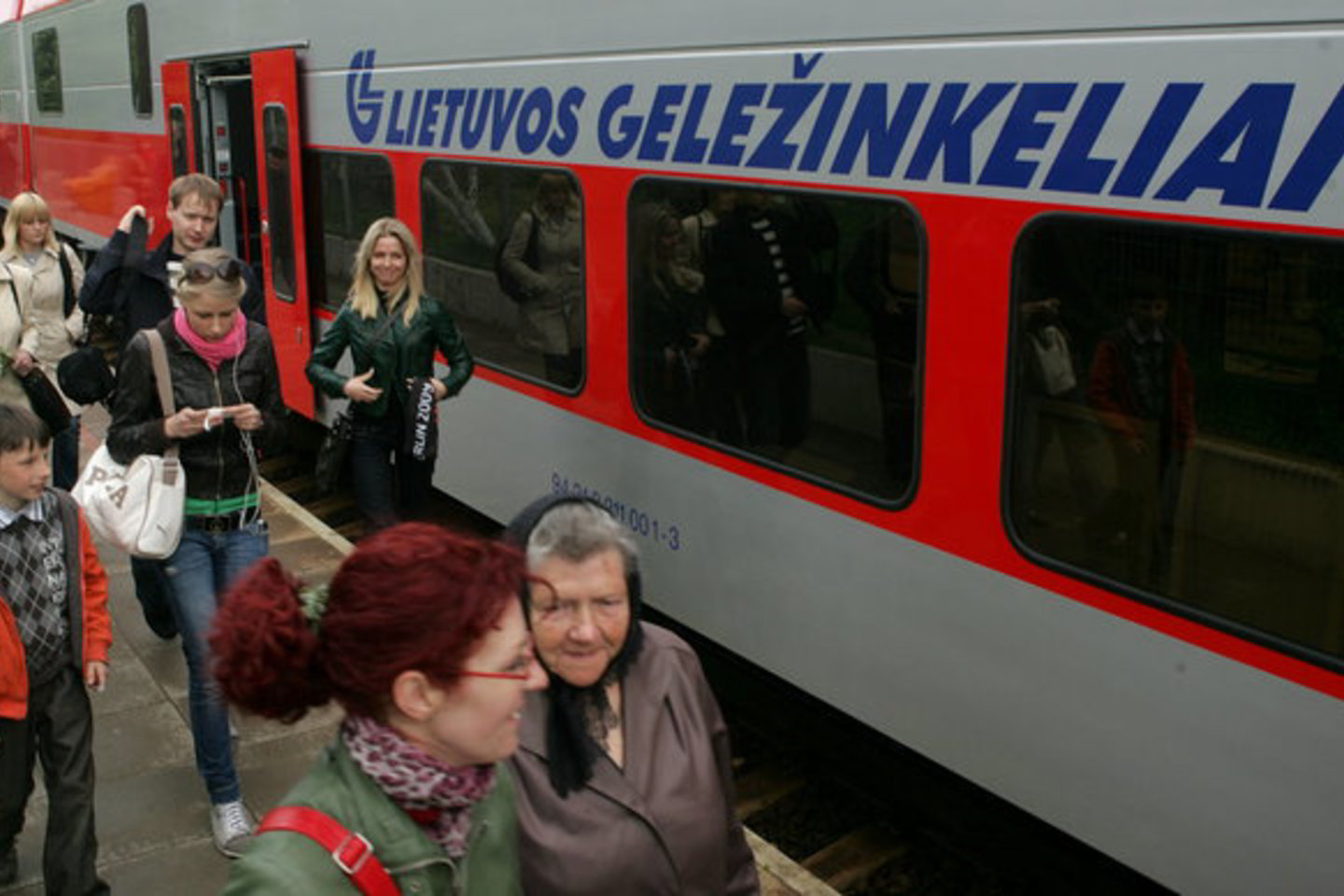 Vyrą kliudė ir mirtinai traumavo keleivinis traukinys.