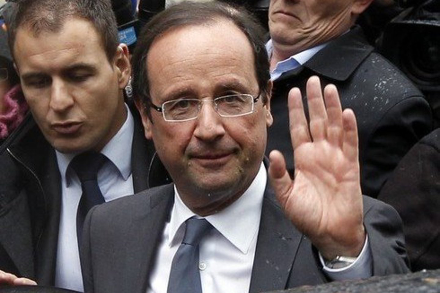 Pirmajame rinkimų rate F. Hollande'as gavo 28,6 proc. balsų - pusantro procento daugiau nei N. Sarkozy (27,1).