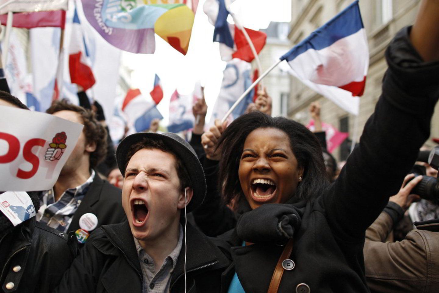 F. Hollande'o rėmėjai aistringai reagavo į žinią, kad jų kandidatas laimėjo pirmąją vietą pirmajame rinkimų ture.