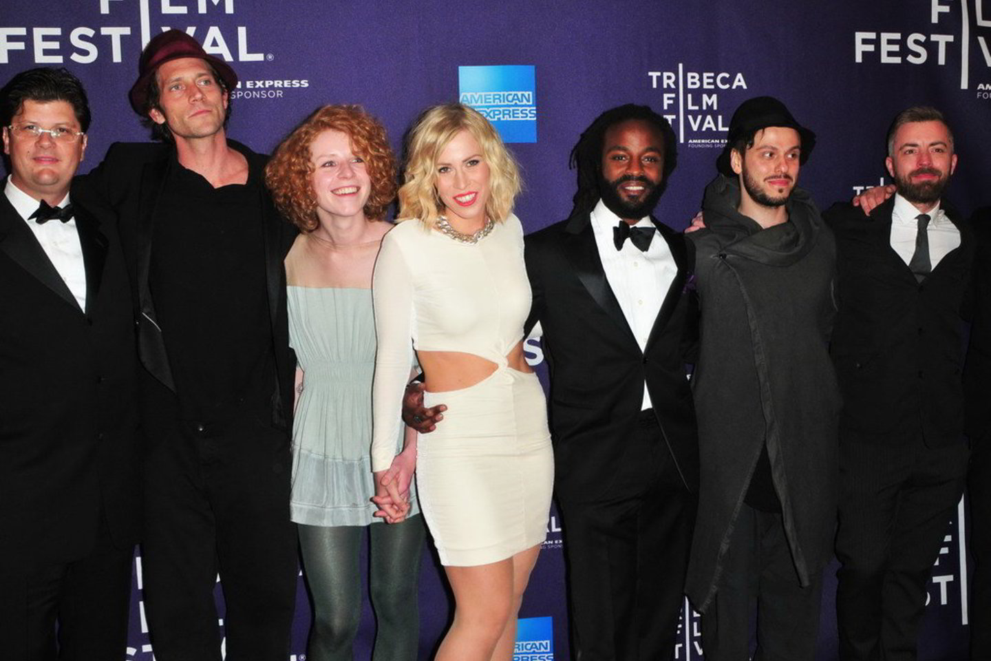 Per dokumentinio filmo „Rusijos žiema“ premjerą festivalyje „Tribeca“ Niujorke ant raudonojo kilimo pozavo (iš kairės) prodiuseris Ch. Charlier, atlikėjai B. Tayloras, A. Orlova, N. Bedingfield, J. Forte, SunSay ir režisierius P. Ringbomas.