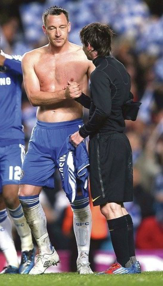 Po pirmojo pusfinalio mačo Londone aikštėje vienas su kitu grūmęsi „Chelsea” kapitonas J.Terry ir „Barcelona” lyderis L.Messi apsikeitė marškinėliais.
