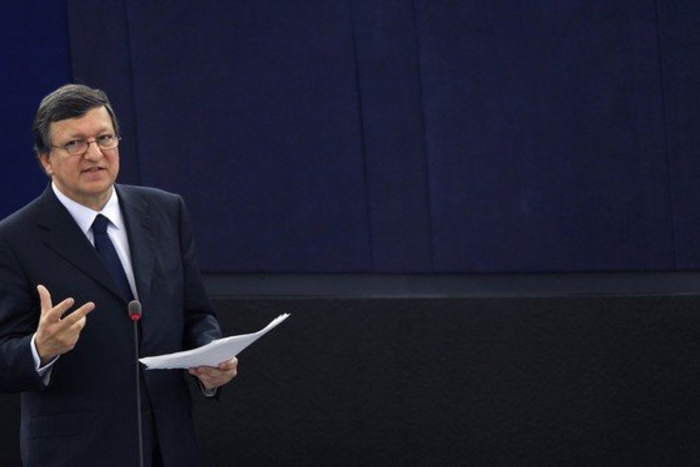 J. M. Barroso pažymėjo, kad vienintelis kelias dabar yra neleisti biudžetų deficitams augti.