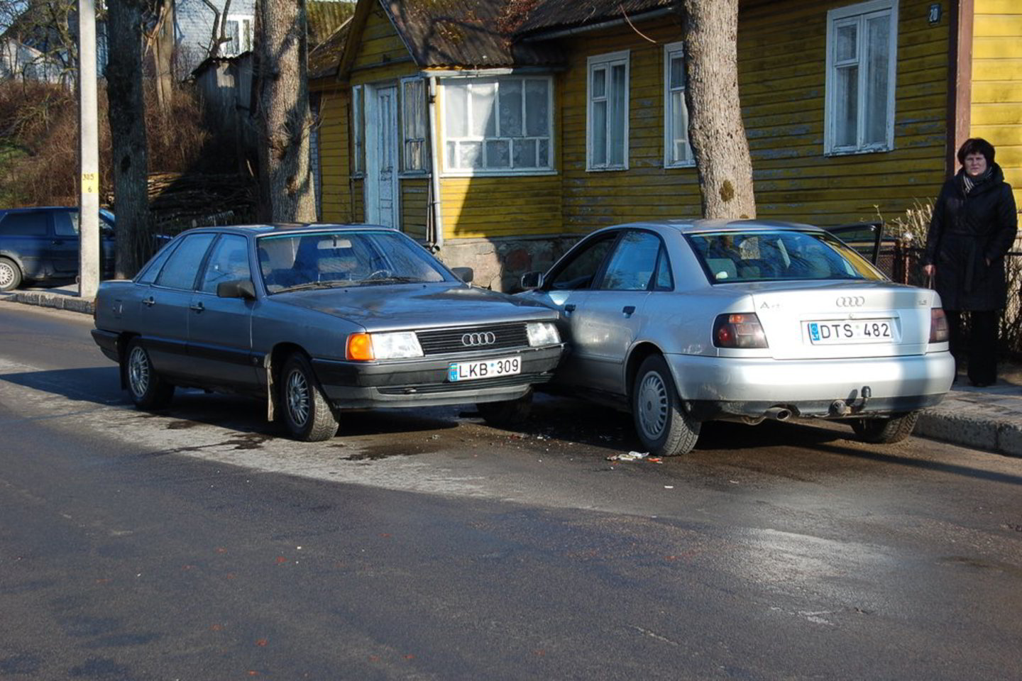 Žmonės šioje avarijoje nenukentėjo, įvykis nėra įskaitinis, tad darbo turės tik draudimo bendrovės ir servisai.