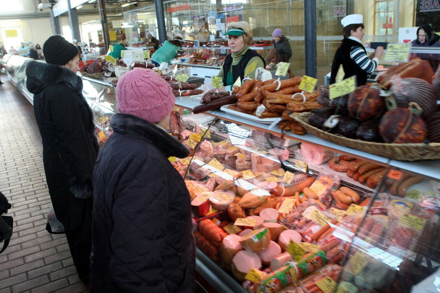Prievolė tapti PVM mokėtoja Vilniaus turgavietėje atšaldyta vištiena prekiavusiai O. S. atsirado tuomet, kai mokesčių inspektoriai patikrino iš tiekėjų gautus dokumentus.