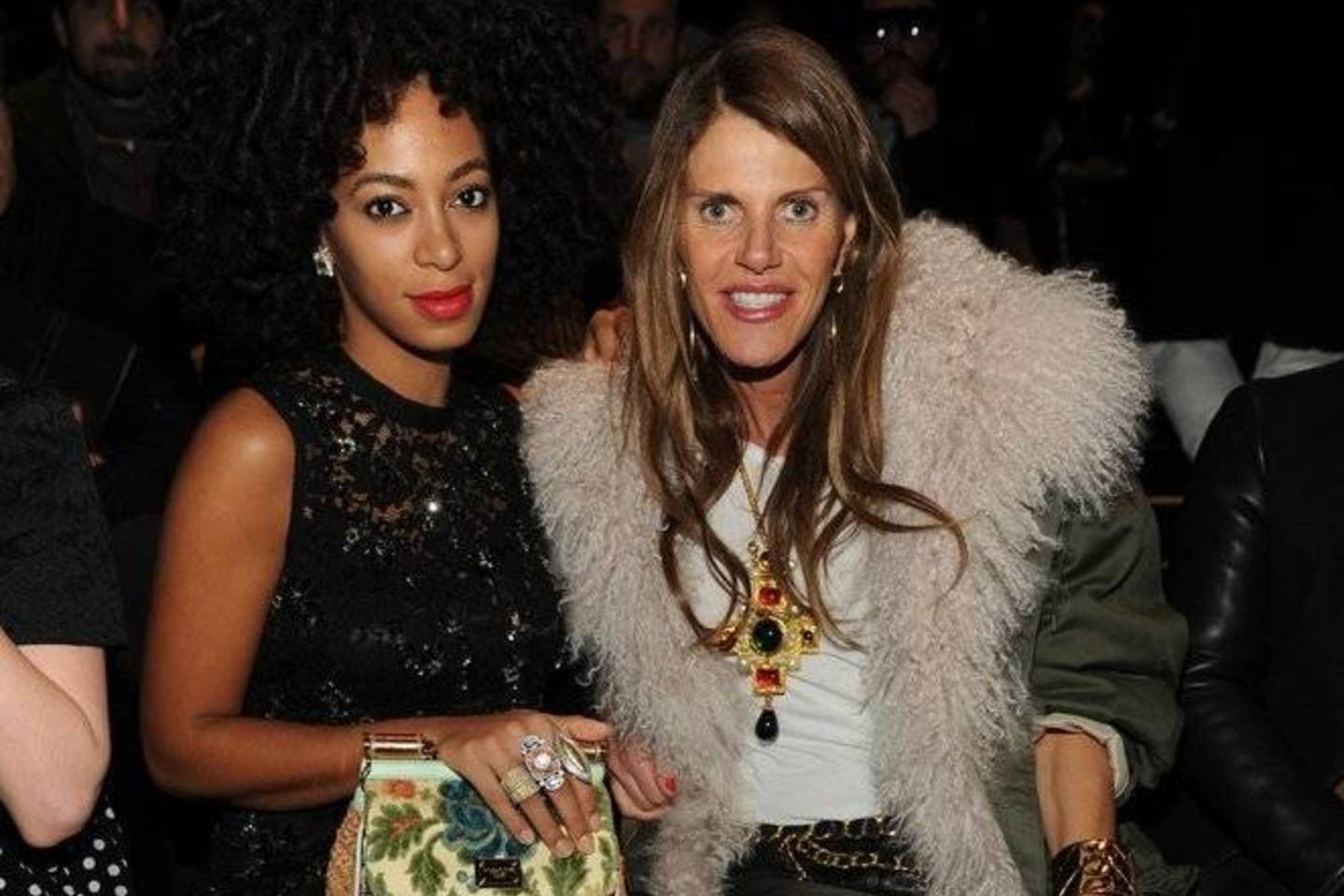 Solange Knowles neabejinga mados pristatymams. Šalia jos pirmoje eilėje - Anna Dello Russo (dešinėje).