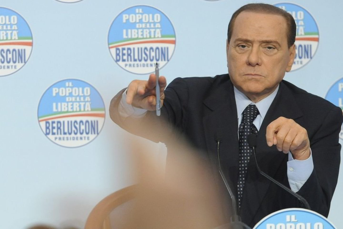 S. Berlusconi „mokėjo įtartinas sumas už savo ir savo šeimos saugumą“, konstatavo teismas.