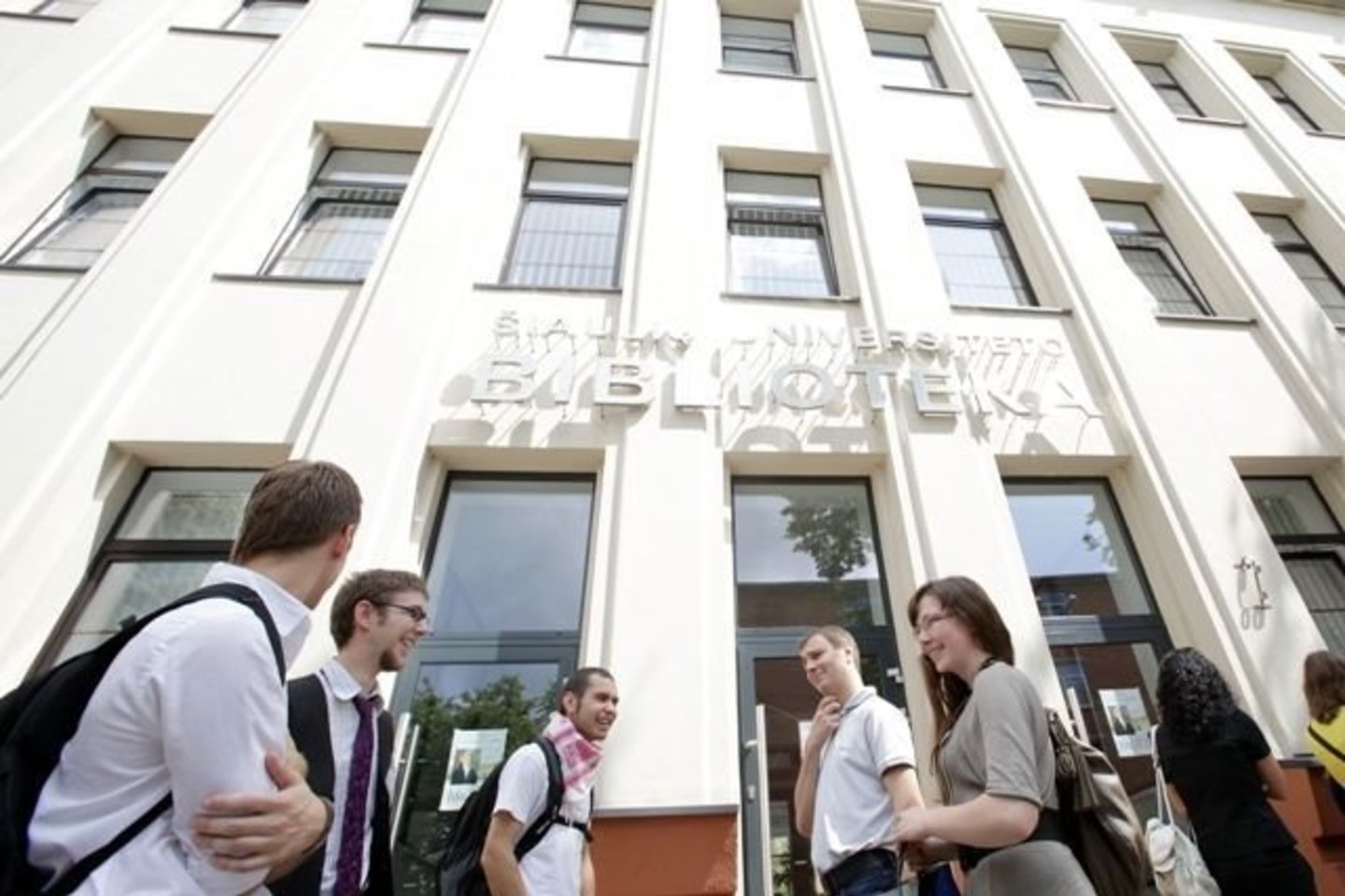 Kasmet daugiau nei 160 Šiaulių universiteto studentų išvyksta į užsienį studijuoti ar atlikti praktiką, į Šiaulių universitetą kasmet atvyksta daugiau nei 60 studentų iš užsienio šalių.