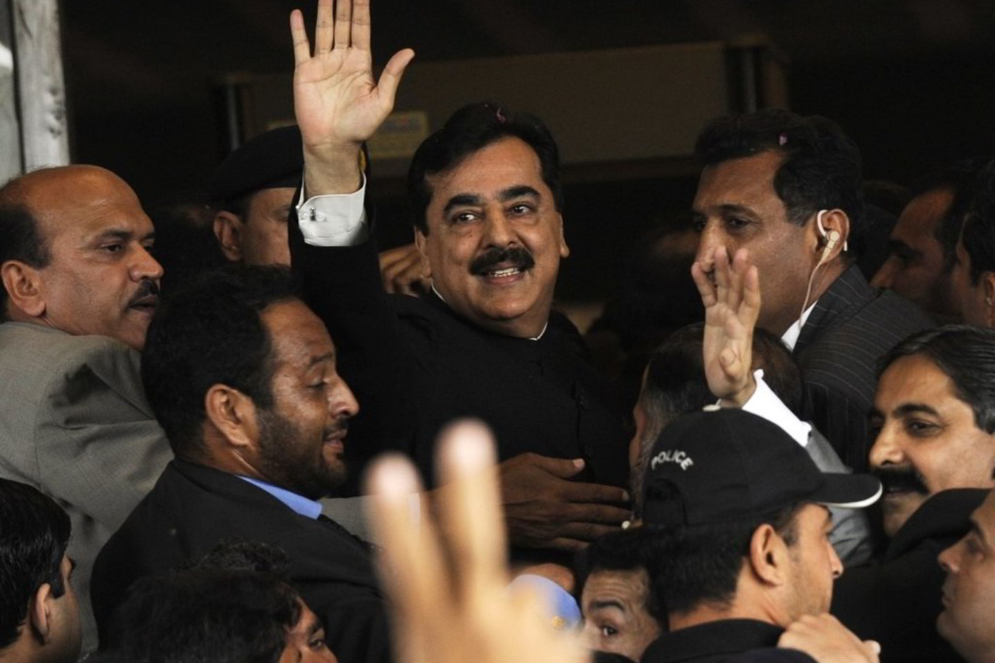 Pakistano aukščiausiasis teismas ketvirtadienį pripažino ministrą pirmininką Yusufą Raza Gilani kaltu dėl teismo negerbimo.