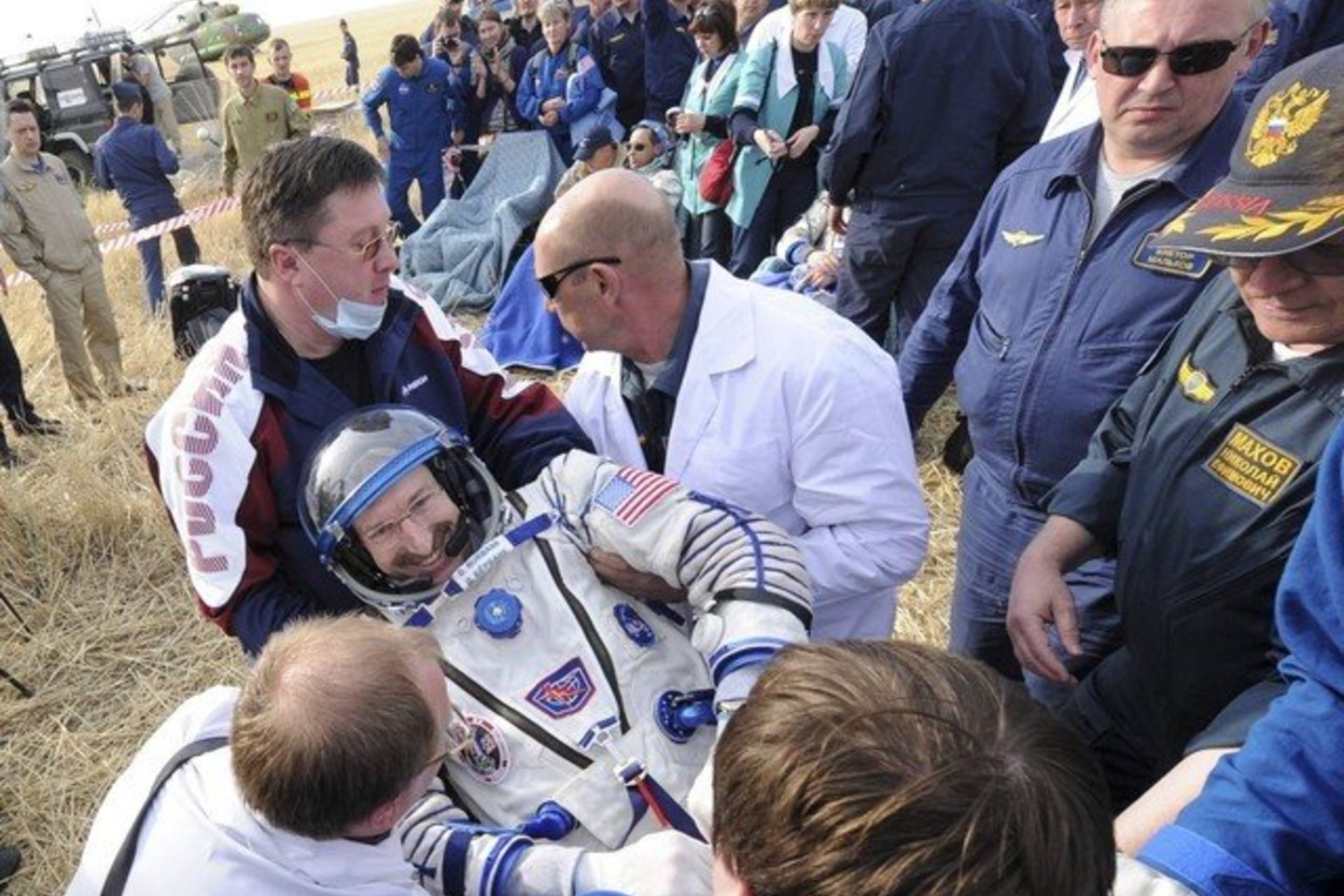 Amerikiečių astronautas Danas Burbankas šypsosi.