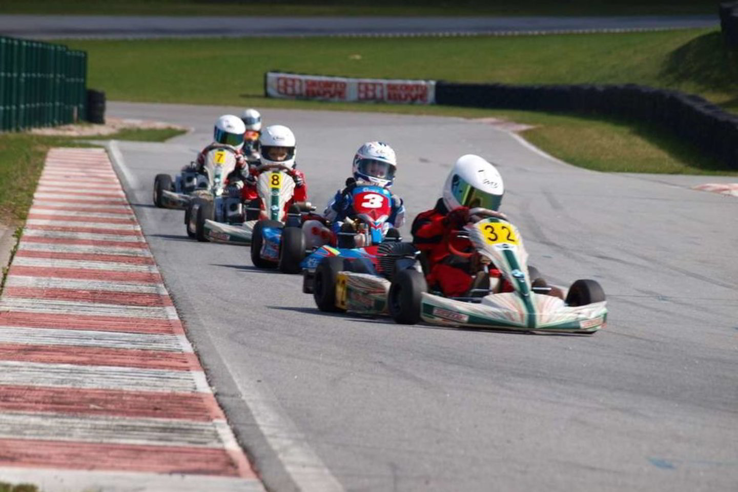 Kartingo „Formulės Mini“ taurės lenktynių dalyviai penktadienį startavo pirmojo šių metų etapo treniruotėse ir kvalifikacijoje.