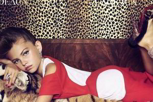 Mados pasaulyje daugėja šokiruojančiai jaunų modelių